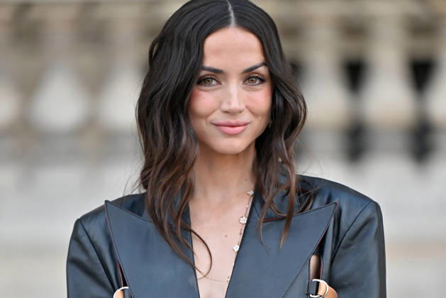 PFW Louis Vuitton Outside Arrivals Ana de Armas arriving at Louis Vuitton show during Paris Fashion Week, in Paris, France on 6 October 2026. Photo by Julien Reynaud APS-Medias ABACAPRESS.COM Paris France  Copyright: xReynaudxJulien APS-Medias ABACAx