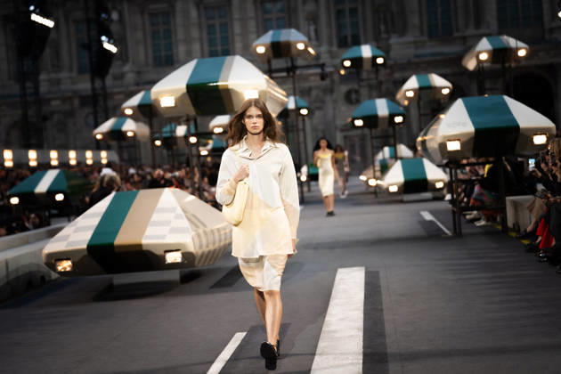 PFW - Louis Vuitton Runway - Paris A model presents a creation for Louis Vuitton Women s Spring Summer 2027 collection fashion show as part of the Paris Fashion Week, in Paris, France on October 6, 2026. Photo by Alexis Jumeau ABACAPRESS.COM Paris France  Copyright: xJumeauxAlexis ABACAx