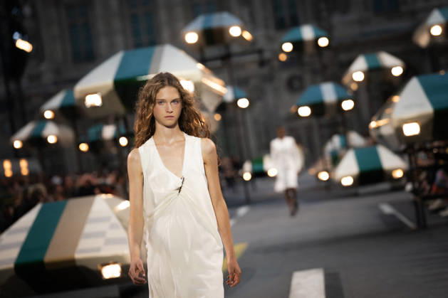 PFW - Louis Vuitton Runway - Paris A model presents a creation for Louis Vuitton Women s Spring Summer 2027 collection fashion show as part of the Paris Fashion Week, in Paris, France on October 6, 2026. Photo by Alexis Jumeau ABACAPRESS.COM Paris France  Copyright: xJumeauxAlexis ABACAx