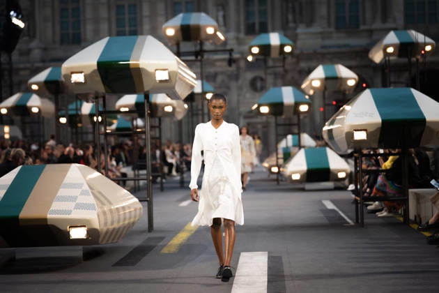 PFW - Louis Vuitton Runway - Paris A model presents a creation for Louis Vuitton Women s Spring Summer 2027 collection fashion show as part of the Paris Fashion Week, in Paris, France on October 6, 2026. Photo by Alexis Jumeau ABACAPRESS.COM Paris France  Copyright: xJumeauxAlexis ABACAx