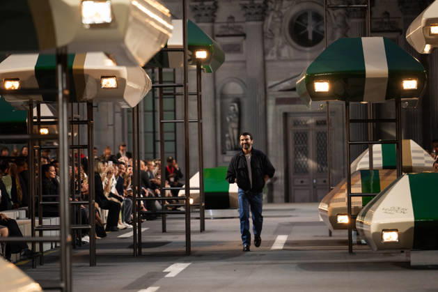 PFW - Louis Vuitton Runway - Paris French-Belgian fashion designer Nicolas Ghesquiere aknowledges the audience at the end of the Louis Vuitton Women s Spring Summer 2027 collection fashion show as part of the Paris Fashion Week, in Paris, France on October 6, 2026. Photo by Alexis Jumeau ABACAPRESS.COM Paris France Copyright: xJumeauxAlexis ABACAx