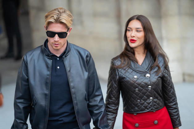 PFW - Louis Vuitton Front Row - Paris Belgium s midfielder 07 Kevin De Bruyne (L) and his wife Michele De Bruyne poses as she arrives ahead of the Louis Vuitton Women s Spring Summer 2027 collection fashion show as part of the Paris Fashion Week, in Paris, France on October 6, 2026. Photo by Alexis Jumeau ABACAPRESS.COM Paris France Copyright: xJumeauxAlexis ABACAx
