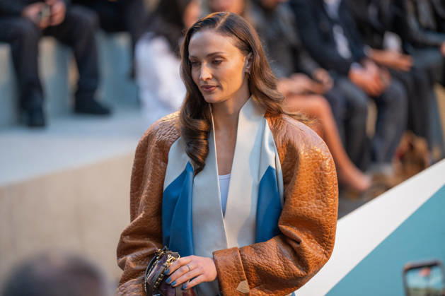 PFW - Louis Vuitton Front Row - Paris Sophie Turner poses as she arrives ahead of the Louis Vuitton Women s Spring Summer 2027 collection fashion show as part of the Paris Fashion Week, in Paris, France on October 6, 2026. Photo by Alexis Jumeau ABACAPRESS.COM Paris France Copyright: xJumeauxAlexis ABACAx