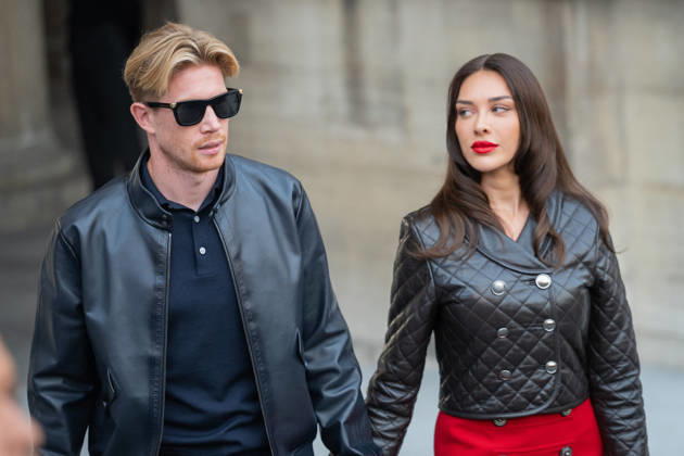 PFW - Louis Vuitton Front Row - Paris Belgium s midfielder 07 Kevin De Bruyne (L) and his wife Michele De Bruyne poses as she arrives ahead of the Louis Vuitton Women s Spring Summer 2027 collection fashion show as part of the Paris Fashion Week, in Paris, France on October 6, 2026. Photo by Alexis Jumeau ABACAPRESS.COM Paris France Copyright: xJumeauxAlexis ABACAx