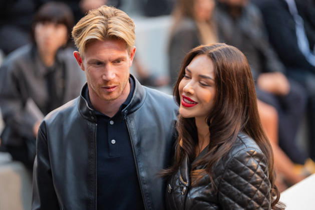 PFW - Louis Vuitton Front Row - Paris Belgium s midfielder 07 Kevin De Bruyne (L) and his wife Michele De Bruyne poses as she arrives ahead of the Louis Vuitton Women s Spring Summer 2027 collection fashion show as part of the Paris Fashion Week, in Paris, France on October 6, 2026. Photo by Alexis Jumeau ABACAPRESS.COM Paris France Copyright: xJumeauxAlexis ABACAx