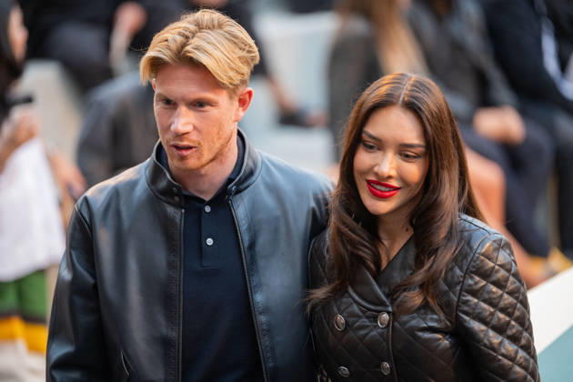 PFW - Louis Vuitton Front Row - Paris Belgium s midfielder 07 Kevin De Bruyne (L) and his wife Michele De Bruyne poses as she arrives ahead of the Louis Vuitton Women s Spring Summer 2027 collection fashion show as part of the Paris Fashion Week, in Paris, France on October 6, 2026. Photo by Alexis Jumeau ABACAPRESS.COM Paris France Copyright: xJumeauxAlexis ABACAx