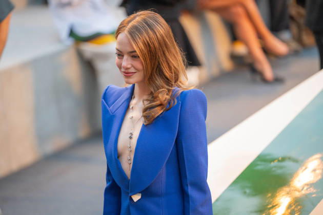 PFW - Louis Vuitton Front Row - Paris Emma Stone poses as she arrives ahead of the Louis Vuitton Women s Spring Summer 2027 collection fashion show as part of the Paris Fashion Week, in Paris, France on October 6, 2026. Photo by Alexis Jumeau ABACAPRESS.COM Paris France Copyright: xJumeauxAlexis ABACAx