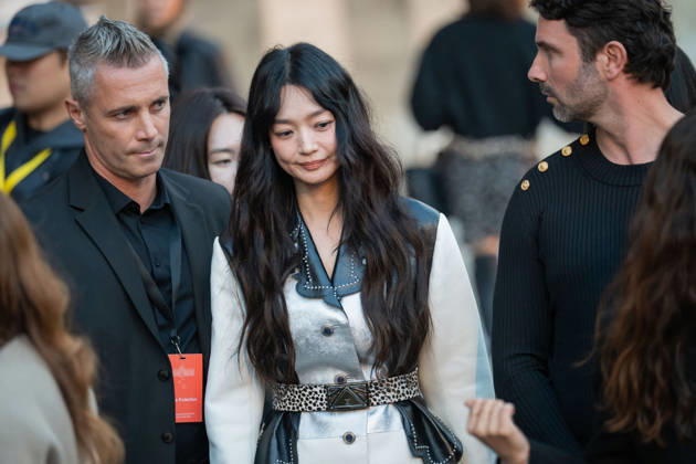 PFW - Louis Vuitton Front Row - Paris Shin Min-ah poses as she arrives ahead of the Louis Vuitton Women s Spring Summer 2027 collection fashion show as part of the Paris Fashion Week, in Paris, France on October 6, 2026. Photo by Alexis Jumeau ABACAPRESS.COM Paris France Copyright: xJumeauxAlexis ABACAx