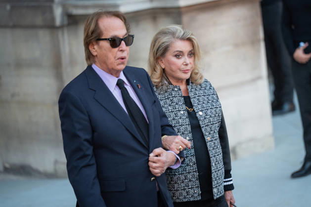 PFW - Louis Vuitton Front Row - Paris Catherine Deneuve poses as she arrives ahead of the Louis Vuitton Women s Spring Summer 2027 collection fashion show as part of the Paris Fashion Week, in Paris, France on October 6, 2026. Photo by Alexis Jumeau ABACAPRESS.COM Paris France Copyright: xJumeauxAlexis ABACAx