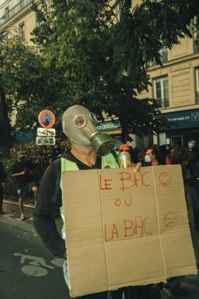Paris Students Protest Education Conditions A demonstrator carries a megaphone and a cardboard sign on their back in Paris, France, on October 6, 2026. France s Interior Ministry said 256,000 people marched nationwide, including 56,000 in Paris, during the student-led day of action over school conditions. High school students called for more education funding and staff, smaller classes and improved facilities, with teachers, parents and unions joining demonstrations. Paris Ile de France France Copyright: xDavoodxMaeilix