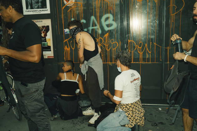 Paris Students Protest Education Conditions Demonstrators sit on a pavement beside a graffiti-covered metal shutter in Paris, France, on October 6, 2026. France s Interior Ministry said 256,000 people marched nationwide, including 56,000 in Paris, during the student-led day of action over school conditions. High school students called for more education funding and staff, smaller classes and improved facilities, with teachers, parents and unions joining demonstrations. Paris Ile de France France Copyright: xDavoodxMaeilix