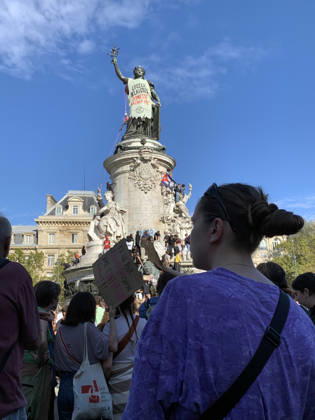 High school students demonstrate in the streets of Paris on Tuesday, October 6, 2026. Hundreds of thousands of students and their supporters took part in nationwide protests across France today to protest school conditions.  PAR20261006199 MAYAxVIDON-WHITE