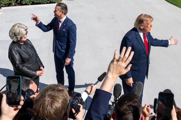 October 6, 2026, Washington, Dc, USA: President Donald Trump departs the White House for a trip to Baltimore on October 6, 2026. President Trump was accompanied by Chief of Staff Susie Wiles and Defense Secretary Pete Hegseth. Washington USA - ZUMAl312 20261006_znp_l312_008 Copyright: xAndrewxLeydenx