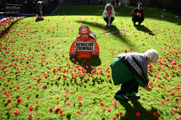 PRO-PALESTINE VIGIL, Pro-Palestine protestors place poppies on the lawn around a placard featuring Israel Prime Minister Benjamin Netanyahu during a vigil for Gaza at the State Library Victoria in Melbourne, Wednesday, October 7, 2026. ( NO ARCHIVING MELBOURNE VICTORIA Australia Copyright: xJOELxCARRETTx 20261007169235191568