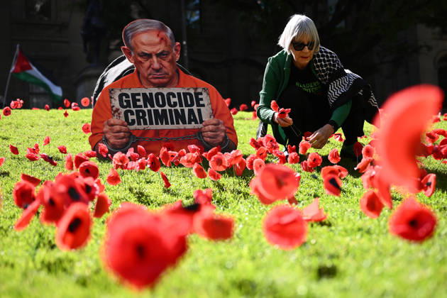 PRO-PALESTINE VIGIL, A pro-Palestine protestor places poppies on the lawn around a placard featuring Israel Prime Minister Benjamin Netanyahu during a vigil for Gaza at the State Library Victoria in Melbourne, Wednesday, October 7, 2026. ( NO ARCHIVING MELBOURNE VICTORIA Australia Copyright: xJOELxCARRETTx 20261007174550677190