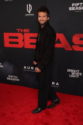 Los Angeles CA Oct 6: Guy Burnet at the film Premiere of The Beast on October6, 2026 Credit: USA - ZUMAa123 20261006_zaa_a123_147 Copyright: xAdMediax