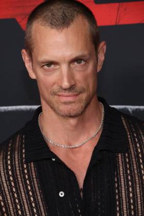 Los Angeles CA Oct 6: Joel Kinnaman at the film Premiere of The Beast on October6, 2026 Credit: USA - ZUMAa123 20261006_zaa_a123_205 Copyright: xAdMediax