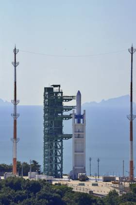 October 7, 2026, Goheung, South Jeolla, SOUTH KOREA: Oct 7, 2026-Goheung, South Korea-South Korea s homegrown Nuri rocket stands on a launchpad at the Naro Space Center in Goheung, about 400 kilometers south of Seoul, ahead of its fifth launch on Oct. 7, 2026. Korea will launch its homegrown Nuri rocket at 12:25 p.m. on Wednesday, Korea AeroSpace Administration (KASA) announced. It is set to take off from the Naro Space Center in Goheung County, South Jeolla. Goheung SOUTH KOREA - ZUMAs168 20261007_zih_s168_003 Copyright: xKoreaxAerospacexAdministrationx