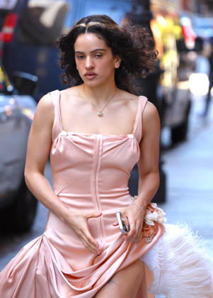 Rosalia Leaves Her Hotel - NYC Spanish Singer Rosalia with a nice pink dress leaves her hotel in New York on October 6, 2026. Photp by Dylan Travis ABACAPRESS.COM New York City NY United States  Copyright: xDylanxTravis ABACAx