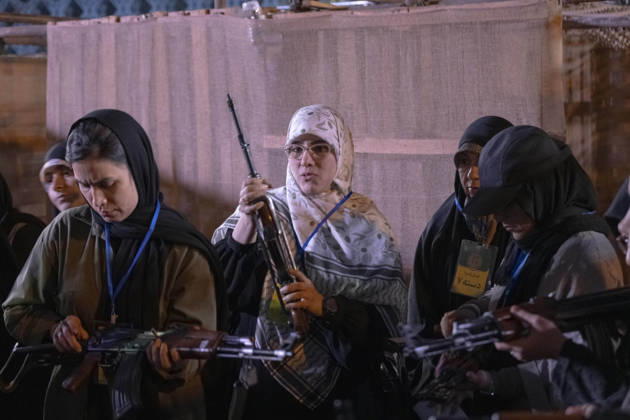 Urban Warfare Training For Iran s Female Self-sacrificing Forces Members of Iran s female self-sacrificing forces hold AK-47 rifles as they take part in urban warfare training at a city-square military training camp in southern Tehran, Iran, on October 6, 2026, amid rising tensions between Iran and the United States. Tehran Tehran Iran  Copyright: xMortezaxNikoubazlx originalFilename: nikoubazl-urbanwar261006_npMdI.jpg