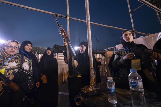Urban Warfare Training For Iran s Female Self-sacrificing Forces Members of Iran s female self-sacrificing forces hold AK-47 rifles as they take part in urban warfare training at a city-square military training camp in southern Tehran, Iran, on October 6, 2026, amid rising tensions between Iran and the United States. Tehran Tehran Iran  Copyright: xMortezaxNikoubazlx originalFilename: nikoubazl-urbanwar261006_npmr3.jpg