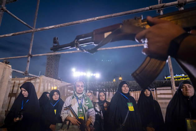 Urban Warfare Training For Iran s Female Self-sacrificing Forces An Islamic Revolutionary Guard Corps (IRGC) serviceman (R) holds an AK-47 rifle during urban warfare training for Iran s female self-sacrificing forces at a city-square military training camp in southern Tehran, Iran, on October 6, 2026, amid rising tensions between Iran and the United States. Tehran Tehran Iran  Copyright: xMortezaxNikoubazlx originalFilename: nikoubazl-urbanwar261006_npE2i.jpg