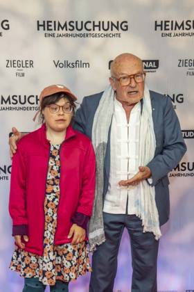 ABB HEIMSUCHUNG: Nelle Winkler and Volker Schloendorff appeared on the red carpet at the German premiere of Volker Schloendorff’s feature film *Heimsuchung* at the Kino International on October 6, 2026, in Berlin, Germany
