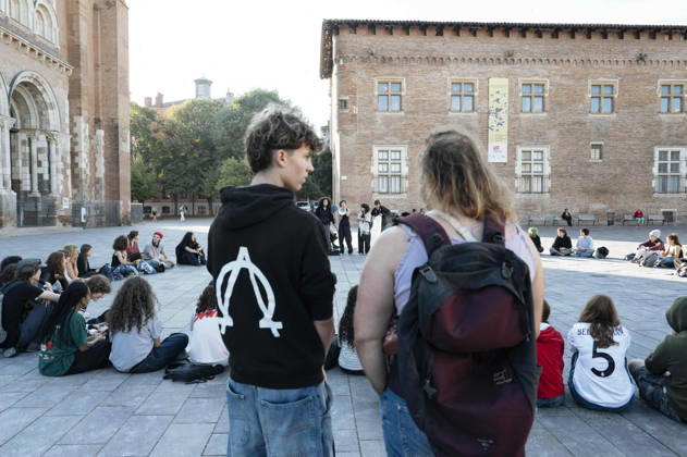 High School And University Student Protest - Toulouse St Sernin secondary school pupils general assembly before setting off for the demonstration. Protests by secondary school pupils and students calling for improvements to their living and learning conditions, supported by the trade unions CGT, FO, FSU and Solidaires. France, Toulouse, 6 October 2026. Photo by Patricia Huchot-Boissier AbacaPress.com. Toulouse OCCITANIE France Copyright: xHuchot-BoissierxPatricia ABACAx