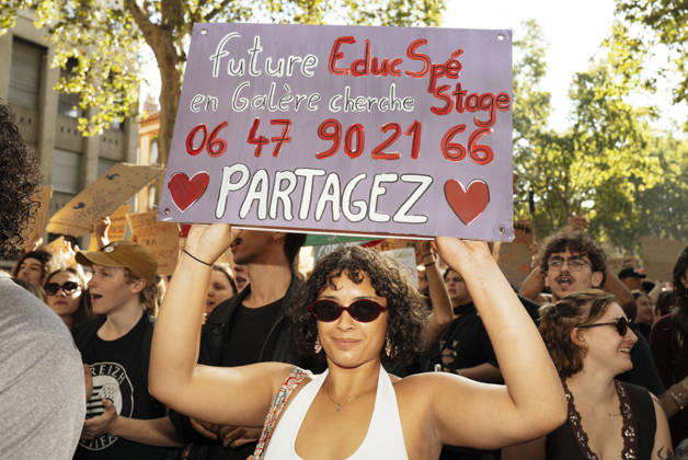 High School And University Student Protest - Toulouse A protester holding a placard, a future special needs teacher in dire straits, looking for a work placement 0647902166. Please share. Protests by secondary school pupils and students calling for improvements to their living and learning conditions, supported by the trade unions CGT, FO, FSU and Solidaires. France, Toulouse, 6 October 2026. Photo by Patricia Huchot-Boissier AbacaPress.com. Toulouse OCCITANIE France Copyright: xHuchot-BoissierxPatricia ABACAx