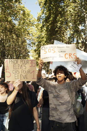 High School And University Student Protest - Toulouse Two sixth-formers holding placards – 1 teacher for every 35 pupils, 5 CRS officers for every 1 pupil – We re sending out SOS calls, but you’re sending the CRS back. Protests by secondary school pupils and students calling for improvements to their living and learning conditions, supported by the trade unions CGT, FO, FSU and Solidaires. France, Toulouse, 6 October 2026. Photo by Patricia Huchot-Boissier AbacaPress.com. Toulouse OCCITANIE France  Copyright: xHuchot-BoissierxPatricia ABACAx
