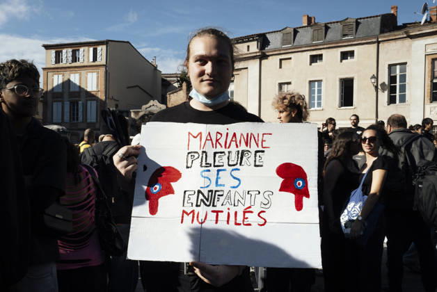 High School And University Student Protest - Toulouse A secondary school pupil holding a placard - Marianne weeps for her mutilated children. Protests by secondary school pupils and students calling for improvements to their living and learning conditions, supported by the trade unions CGT, FO, FSU and Solidaires. France, Toulouse, 6 October 2026. Photo by Patricia Huchot-Boissier AbacaPress.com. Toulouse OCCITANIE France  Copyright: xHuchot-BoissierxPatricia ABACAx
