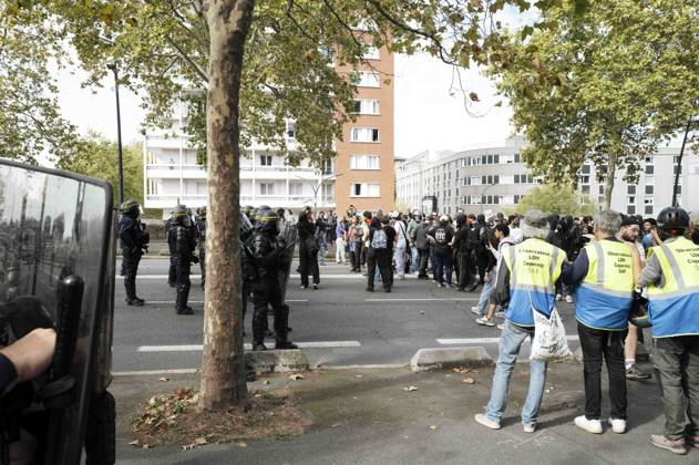 High School And University Student Protest - Toulouse The police facing off against the demonstrators. Protests by secondary school pupils and students calling for improvements to their living and learning conditions, supported by the trade unions CGT, FO, FSU and Solidaires. France, Toulouse, 6 October 2026. Photo by Patricia Huchot-Boissier AbacaPress.com. Toulouse OCCITANIE France  Copyright: xHuchot-BoissierxPatricia ABACAx