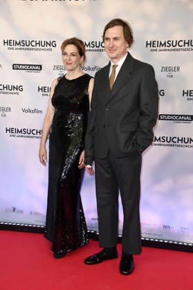 Martina Gedeck and Lars Eidinger at the premiere of the film *Heimsuchung* at Kino International in Berlin, October 6, 2026 Foto:xN.xKubelkax xFuturexImagex heimsuchung_6052