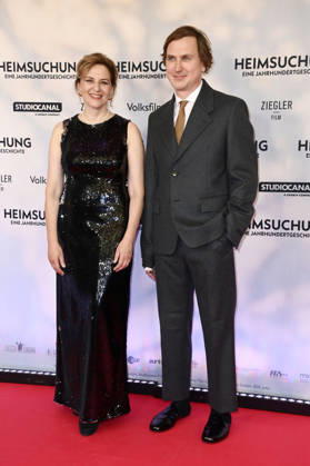 Martina Gedeck and Lars Eidinger at the premiere of the film *Heimsuchung* at Kino International in Berlin, October 6, 2026 Foto:xN.xKubelkax xFuturexImagex heimsuchung_6053
