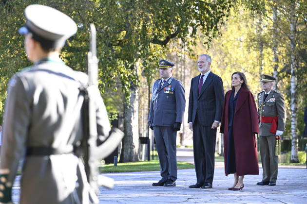 LKS 20261007 Spain s King Felipe and Queen Letizia take part in a wreath-laying ceremony at the Hietaniemi Cemetery in Helsinki, Finland, on October 7, 2026. Spain s King Felipe and Queen Letizia are on a two-day state visit to Finland. - HEIKKI SAUKKOMAA Helsinki Finland  Copyright: xHeikkixSaukkomaax Axn7teIsTWg
