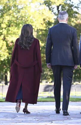 Spain s King Felipe and Queen Letizia take part in a wreath-laying ceremony at the Hietaniemi Cemetery in Helsinki, Finland, on October 7, 2026. Spain s King Felipe and Queen Letizia are on a two-day state visit to Finland. - HEIKKI SAUKKOMAA Helsinki Finland Copyright: xHeikkixSaukkomaax X-ujLJEeFfg