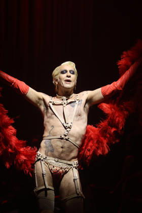 Mario Vaquerizo Presents the Musical *Cabaret* in Madrid Mario Vaquerizo during the press preview of the musical *Cabaret* at Espacio Delicias on October 7, 2026, in Madrid, Spain. The artist will take on this iconic role starting October 9 at an even more immersive venue. CELEBRITIES MUSIC CABARET MUSICAL Madrid Madrid Spain Copyright: xJosexVelascox 7826074