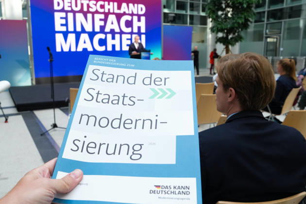 Statement by the Federal Minister for Digital Affairs on Government Modernization The report in bound form in the background Dr. Karsten Wildberger delivering a statement on the Cabinet’s decision regarding the report on one year of government modernization, Berlin, October 7, 2026 Berlin Berlin Germany