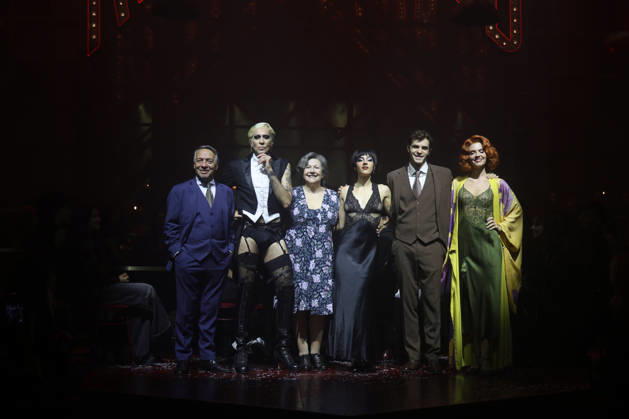 Mario Vaquerizo Presents the Musical *Cabaret* in Madrid Tony River, Mario Vaquerizo, Patricia Clark, Laia Prats, José Pastor, and Marta Arteta during the press preview of the musical *Cabaret* at Espacio Delicias on October 7, 2026, in Madrid, Spain. The artist will take on this iconic role starting October 9 at an even more immersive venue. CELEBRITIES MUSIC CABARET MUSICAL Madrid Madrid Spain Copyright: xJosexVelascox 7826196