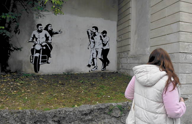 IPA89393689 - MILAN - October 7, 2026 - A mural by Alexandro Palombo, an artwork on display on October 7 at the Museum of Modern Art, located at 16 Via Palestro, dedicated to the young couple kidnapped during the attack on the Nova Music Festival Copyright: xMaurizioxMaulex xMaurizioxMaulex IPA89393689