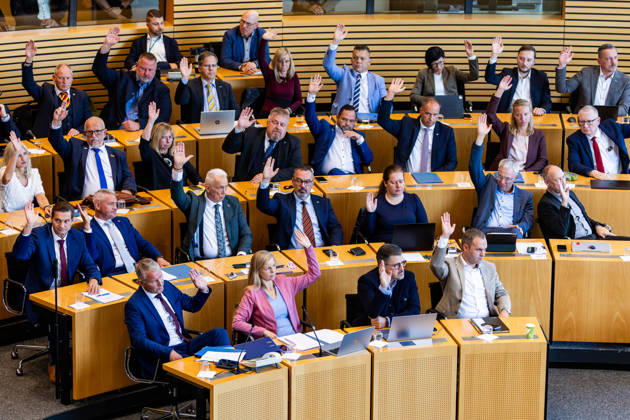 October 7, 2026, GER, Political News, 8th Legislative Session, 56th Plenary Session in the Plenary Hall of the Thuringian State Parliament Open vote by the AfD party Subject of the special session: Dissolution of the 8th Thuringian State Parliament pursuant to Article 50, Paragraph 2, Sentence 1, No. 1 of the Constitution of the Free State of Thuringia 99096 Erfurt Thuringian State Parliament Th