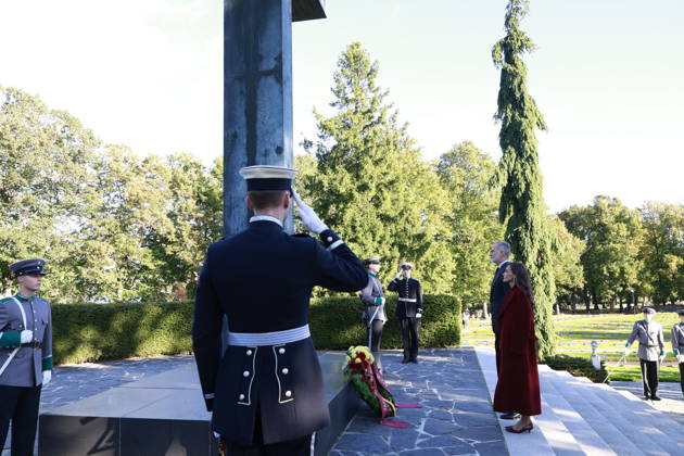 07-10-2026 Finland King Felipe and Queen Letizia during the wreath-laying ceremony at Hietaniemi Cemetery, Finland s national cemetery and the final resting place of many former presidents and other prominent figures on the 2nd day of the 2 day statevisit to Finland. Â Copyright: xPPEx