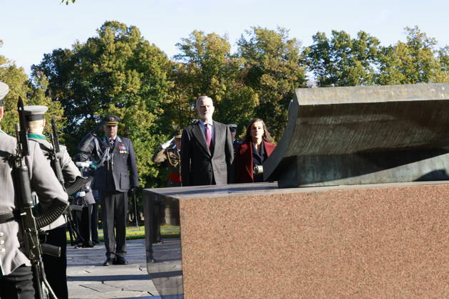 07-10-2026 Finland King Felipe and Queen Letizia during the wreath-laying ceremony at Hietaniemi Cemetery, Finland s national cemetery and the final resting place of many former presidents and other prominent figures on the 2nd day of the 2 day statevisit to Finland. Â  Copyright: xPPEx
