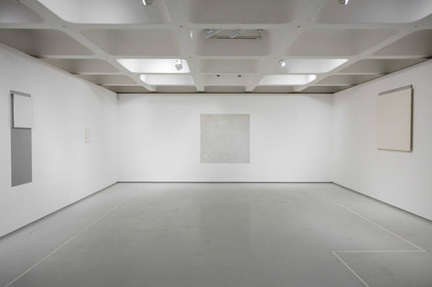 Robert Ryman: The Real Thing at Barbican Art Gallery, London, UK 7 October 2026 Orrin, 1967 (centre) with Arrow, 1976 (left) and Attendant, 1984 (right) on display at Robert Ryman: The Real Thing at the Barbican Art Gallery, London, UK, on 7 October 2026. The first significant UK exhibition of American minimalist and conceptual painter Robert Ryman (1930 2019) in over 30 years brings together six decades of work, on view from 8 October 2026., Credit:Pete Speller Avalon  Copyright: xPetexSpellerx xAvalonx 1141198946