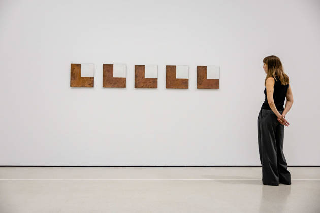 Robert Ryman: The Real Thing at Barbican Art Gallery, London, UK 7 October 2026 Untitled, 1973 on display at Robert Ryman: The Real Thing at the Barbican Art Gallery, London, UK, on 7 October 2026. The first significant UK exhibition of American minimalist and conceptual painter Robert Ryman (1930 2019) in over 30 years brings together six decades of work, on view from 8 October 2026., Credit:Pete Speller Avalon Copyright: xPetexSpellerx xAvalonx 1141199010