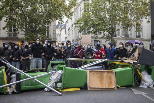Students Demonstration outside Science Po Paris Students on Boulevard Saint Germain during a demonstration outside Science Po in Paris, France on October 7 2026 in support of high school students. Photo by Eliot Blondet ABACAPRESS.COM Paris France Copyright: xBlondetxEliot ABACAx
