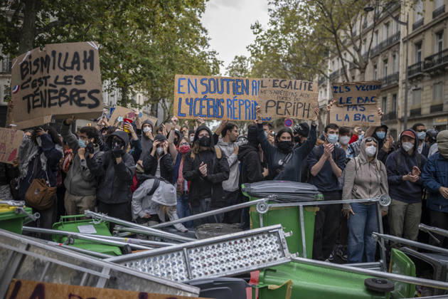 Students Demonstration outside Science Po Paris Students on Boulevard Saint Germain during a demonstration outside Science Po in Paris, France on October 7 2026 in support of high school students. Photo by Eliot Blondet ABACAPRESS.COM Paris France Copyright: xBlondetxEliot ABACAx
