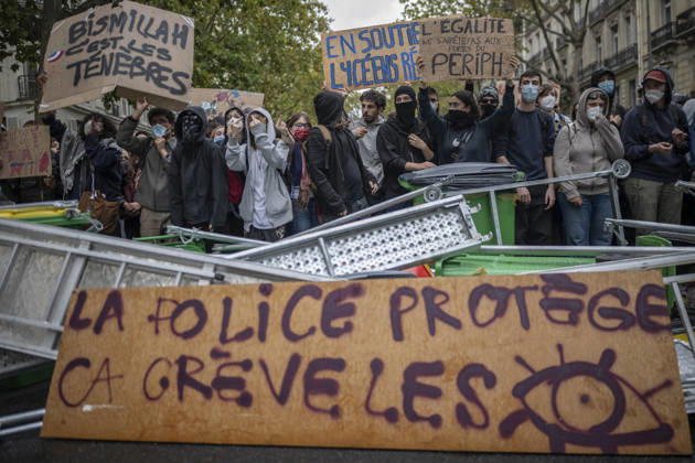 Students Demonstration outside Science Po Paris Students on Boulevard Saint Germain during a demonstration outside Science Po in Paris, France on October 7 2026 in support of high school students. Photo by Eliot Blondet ABACAPRESS.COM Paris France Copyright: xBlondetxEliot ABACAx