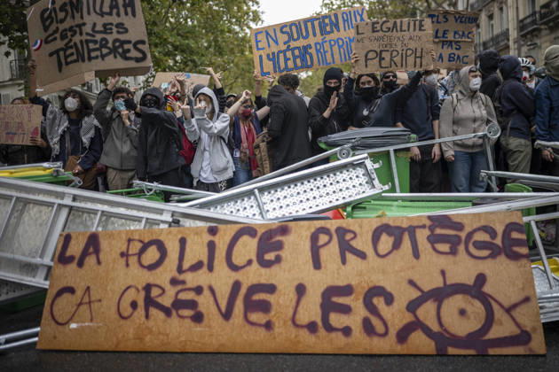Students Demonstration outside Science Po Paris Students on Boulevard Saint Germain during a demonstration outside Science Po in Paris, France on October 7 2026 in support of high school students. Photo by Eliot Blondet ABACAPRESS.COM Paris France Copyright: xBlondetxEliot ABACAx