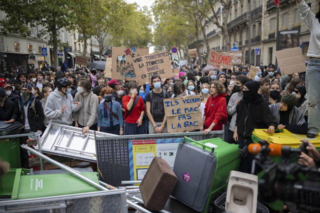 Students Demonstration outside Science Po Paris Students on Boulevard Saint Germain during a demonstration outside Science Po in Paris, France on October 7 2026 in support of high school students. Photo by Eliot Blondet ABACAPRESS.COM Paris France Copyright: xBlondetxEliot ABACAx